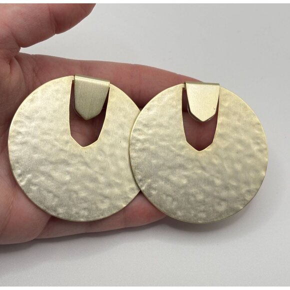 Kendra Scott Hammered Gold-Tone Statement Hoop Earrings - Picture 3 of 8